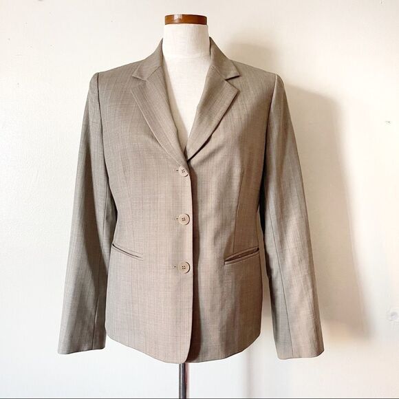 Lafayette 148 NY Gray Button Blazer size 12 preowned - Picture 3 of 7